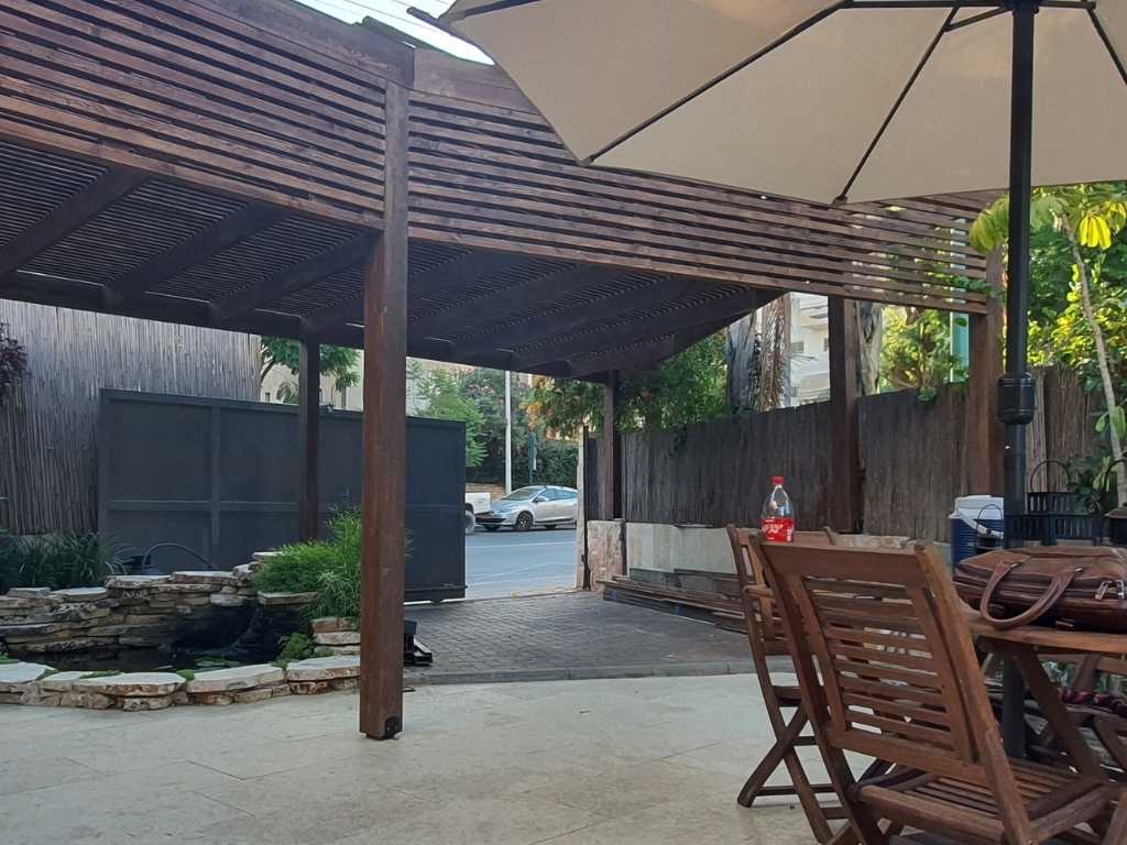 פרגולה לחניה