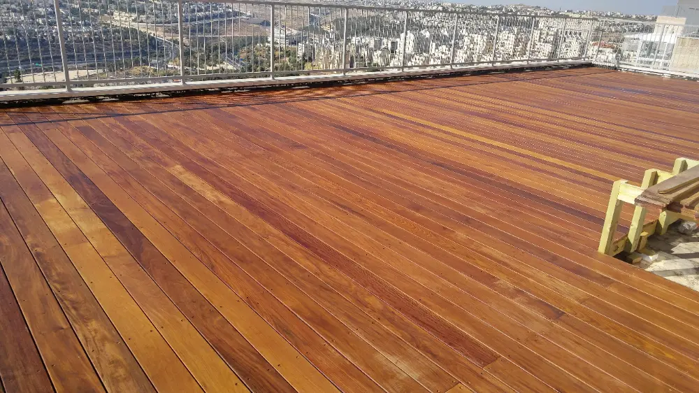 דק מעץ טיק