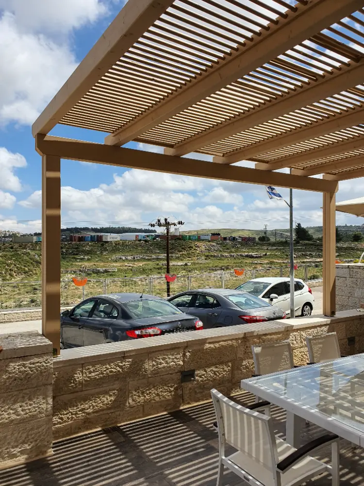 פרגולה במרפסת